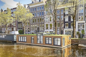 The Prinsenboat with The Prinsenboat Studio