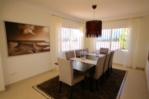 dining area which can seat up to 10
