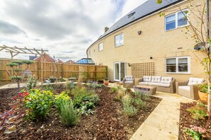 Silver Birches, Holt: Fully enclosed garden with outdoor furniture