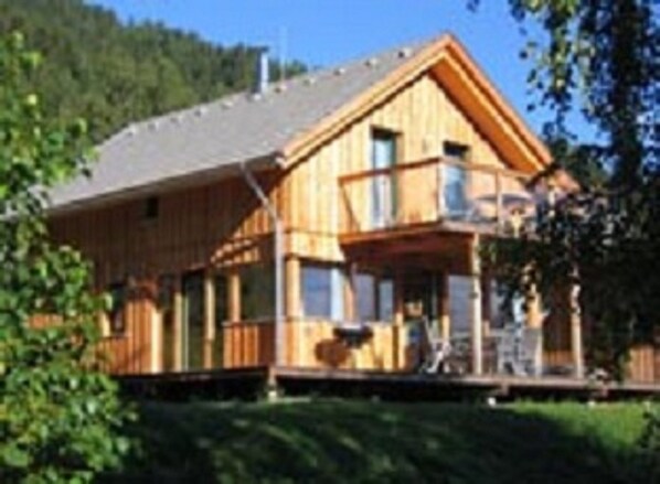 Chalet im Sommer