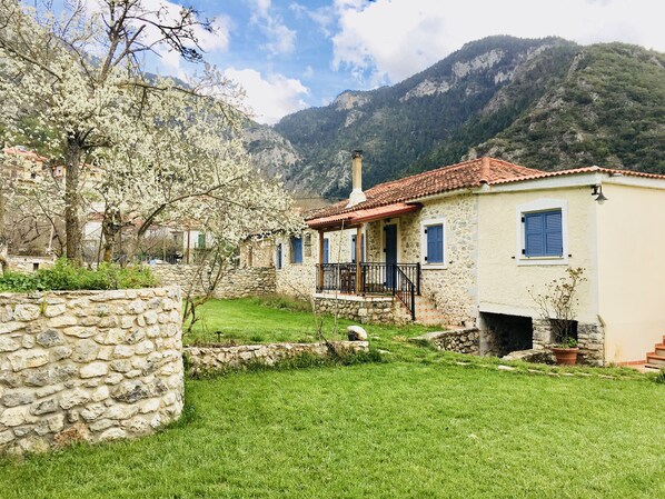 STONE VILLA AT PLANITERO 