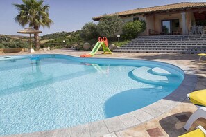 The big private pool of Villa Roberta