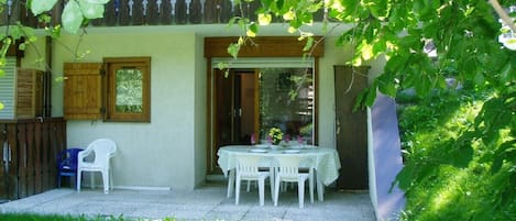 Patio vue du jardin