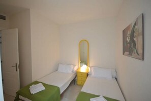 Twin bedroom 3