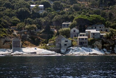 At 20 meters from the sea, traditional fisherman's cabanon, 