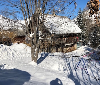 4 * classified chalet, quiet and close to the ski lifts and the slopes