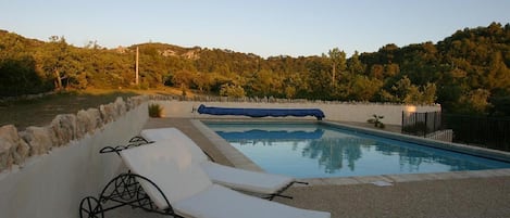 Piscine au coucher de soleil
Aucun vis à vis tout autour de la piscine