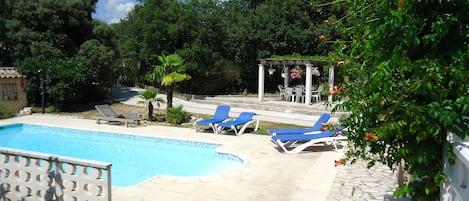 piscine, jardin et terrasse BBQ