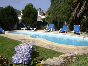 Pool 8m X 4m (26ft X 13ft)