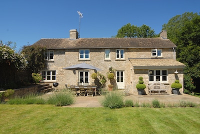 Hermosa casa en el impresionante pueblo de Winson en el corazón de los Cotswolds.