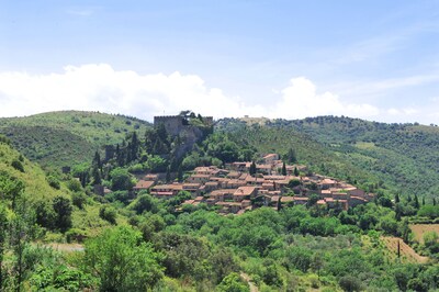 Castelnou "Plus beau village de France" au coeur des Aspres