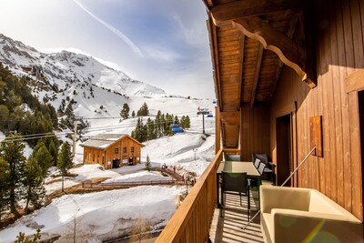 Luxury ski-in, ski-out apartment in Les Arcs 1950, sleeping up to 10