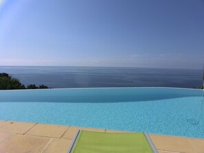 The infinity-pool overlooking the Mediterranean, just beyond the private garden