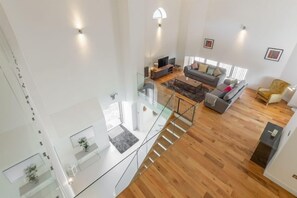 Tun House, Letheringsett: Sitting room on the first floor