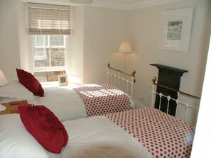 twin bedroom