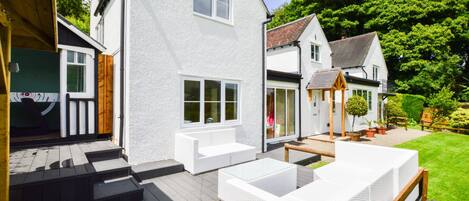 Luxury cottage with stunning views to Caer Caradoc