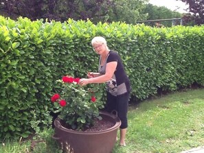 Hélène dans ses fleurs 