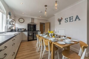 Kipling House, Wells-next-the-Sea: The kitchen features a Range cooker