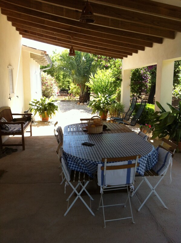 Outdoor dining