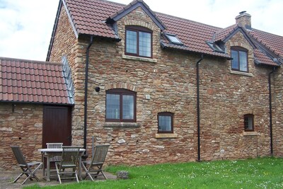 Mendips View Country Cottage, Dog friendly Free use of Swimming Pool and Gym