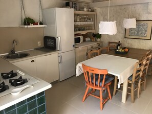 Full equipped kitchen with dining area overlooking the pool