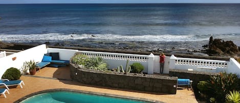 View form first floor, swimmingpool overlooking the ocean.
