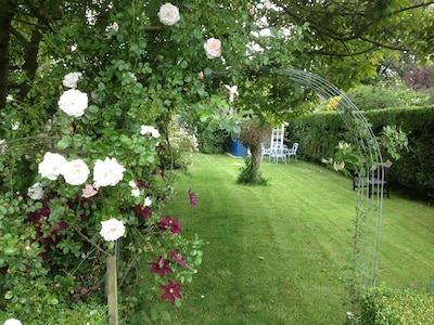 Pretty Cottage With Large Garden In Delightful Purbeck Village