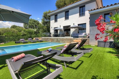 Luxury South Facing Villa mit beheiztem Pool und Klimaanlage, in der Nähe von Biot und Valbonne