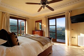 Breath-taking panoramic views guaranteed from every bedroom.