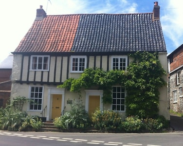 Luxury Cottage in Little Walsingham, ideal for the North Norfolk beaches