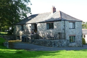 Bryn occupies the first floor of this beautiful Cornish stone barn conversion.