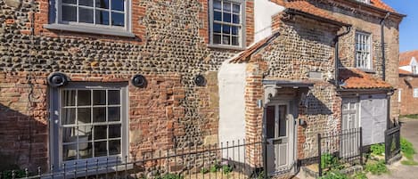 Front of St Michael's Cottage facing onto Jicklings Yard