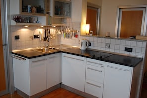 Well equiped kitchen with dishwasher.