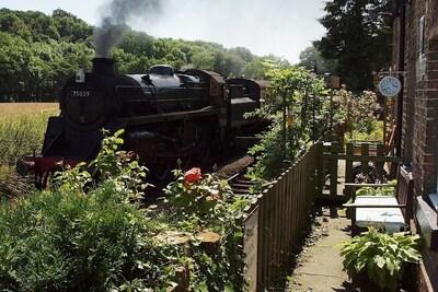 Your unique front-row view of North Yorkshire Moors steam trains. Coast 20 Mins