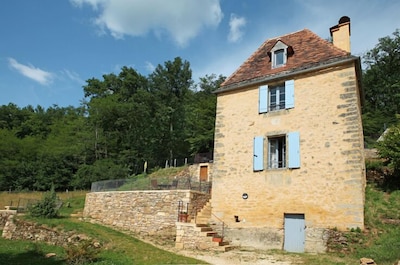 Gemütlicher Kokon mit Pool & Tennis. Tolle Ferien in der Dordogne garantiert!