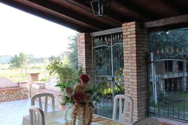Outdoor dining