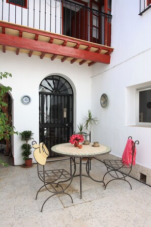Courtyard - lovely and cool in Summer