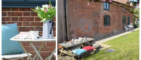 Pretty Garden with picnic table