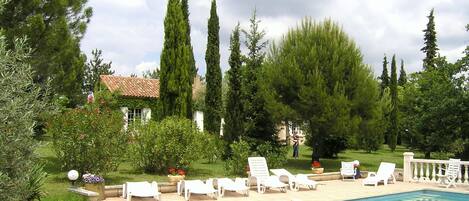 piscine et maison