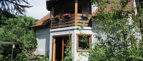 vue jardin dans un écran de verdure 