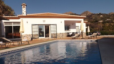Villa Rosa, with Jacuzzi, WIFI and private pool  