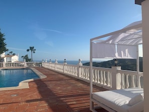 Daybed with view to the coast
