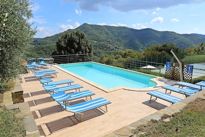 Fantastic villa with private swimming pool and tennis court in Tuscany