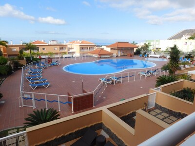 Spacious and luxurious apartment with large terrace south pool and ocean view