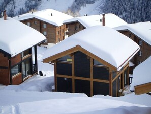 Icing cake snow around the chalet