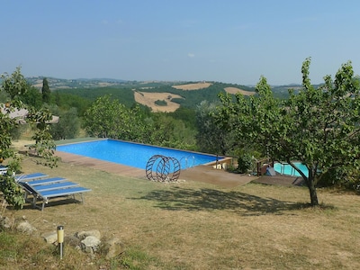 Villa with private swimming pool in quiet area, private garden, panoramic views