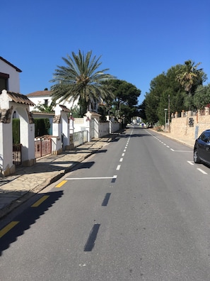 The road outside. The beach is along the road past 5 Houses (about 125m)