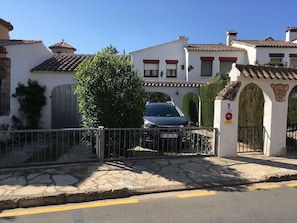 Casa Bahia with parking spaces