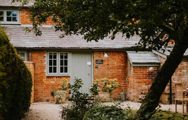 Apple Cottage, Wimborne