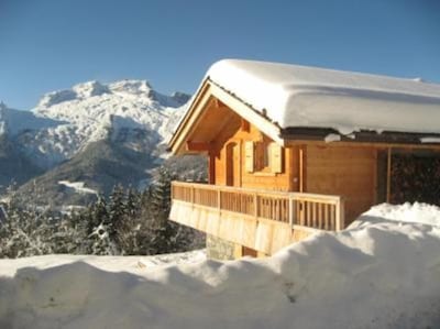 Sublime 3-star Savoyard chalet "Le grenier de Chalmont"